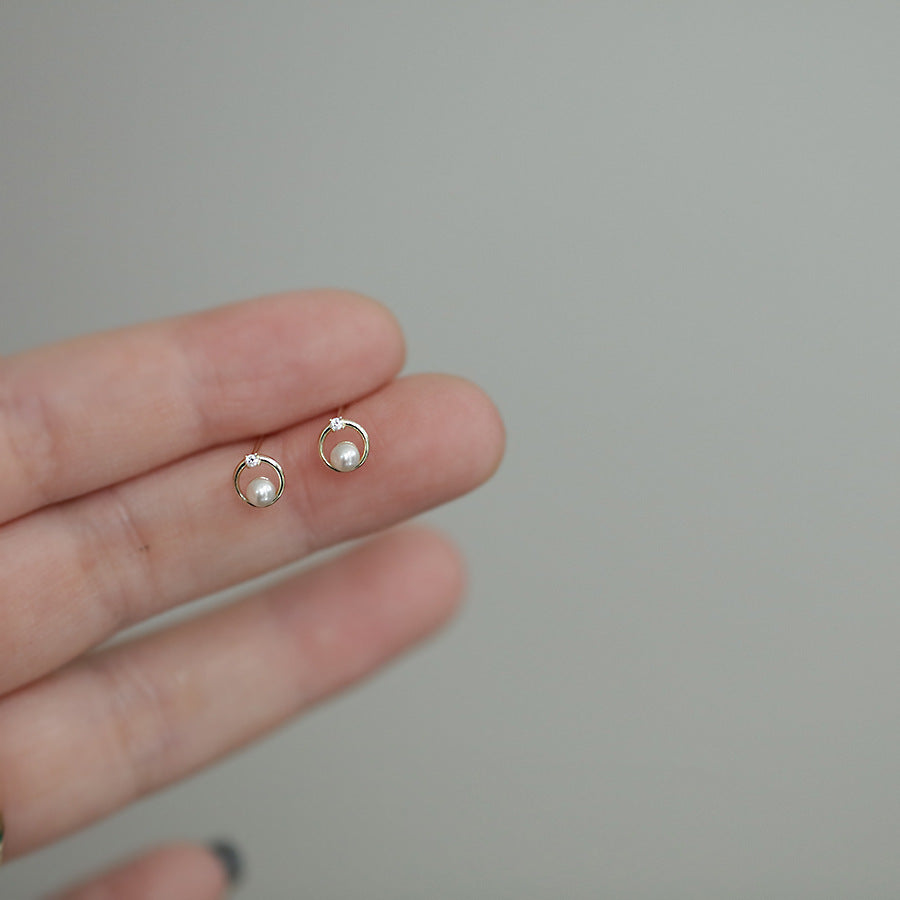 Pearl Shell Zirconium Diamond Small Circle Daily Rings