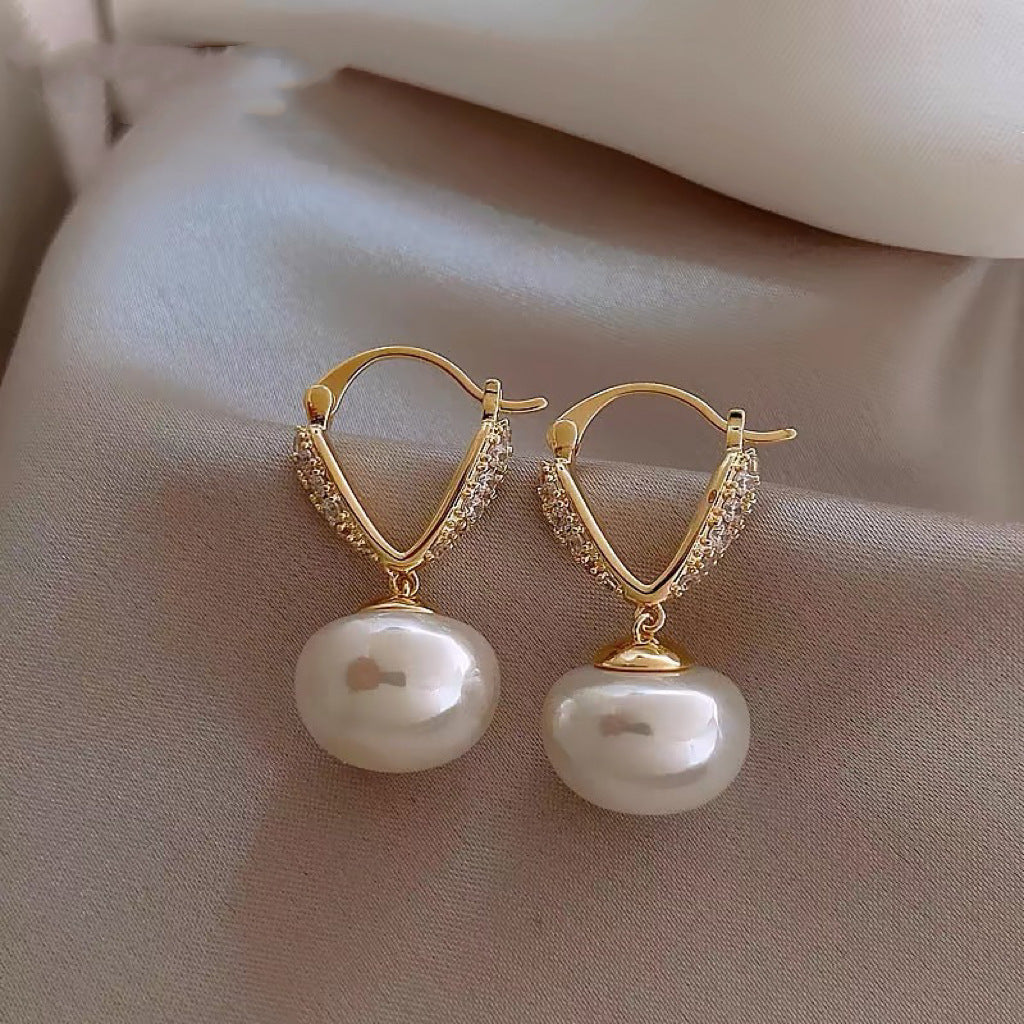 Women's Pearl Flower Fashionable High-grade French Entry Earrings