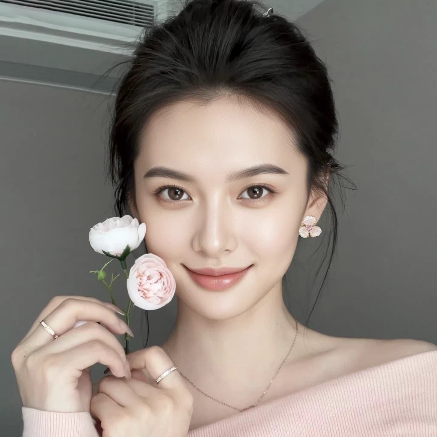 Women's Pink Gradient Crystal Flower High-grade Simple Stud Earrings
