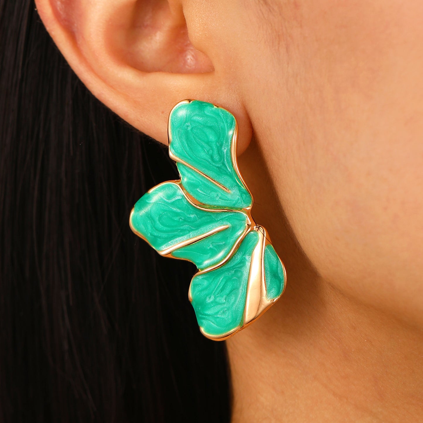 Women's Ruffled Oil Dripping Pleated Ear Cream Sweet Style Flower Enamel Stud Earrings