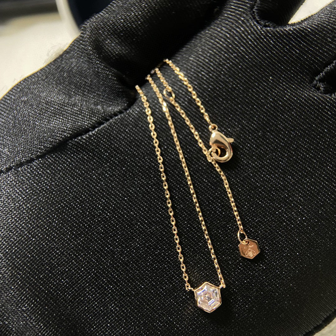 Hexagonal Honeycomb Zircon High-grade Design V Gold Single Diamond Clavicle Pendants