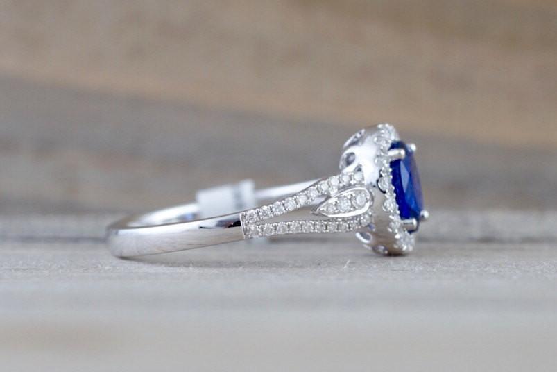 Women's Plaid Inlaid Sapphire Fashionable Exquisite Ring