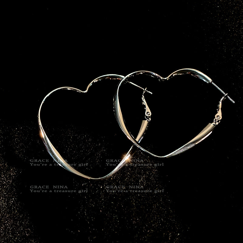 Sier Love Heart Trendy Cold High-key Ear Buckle