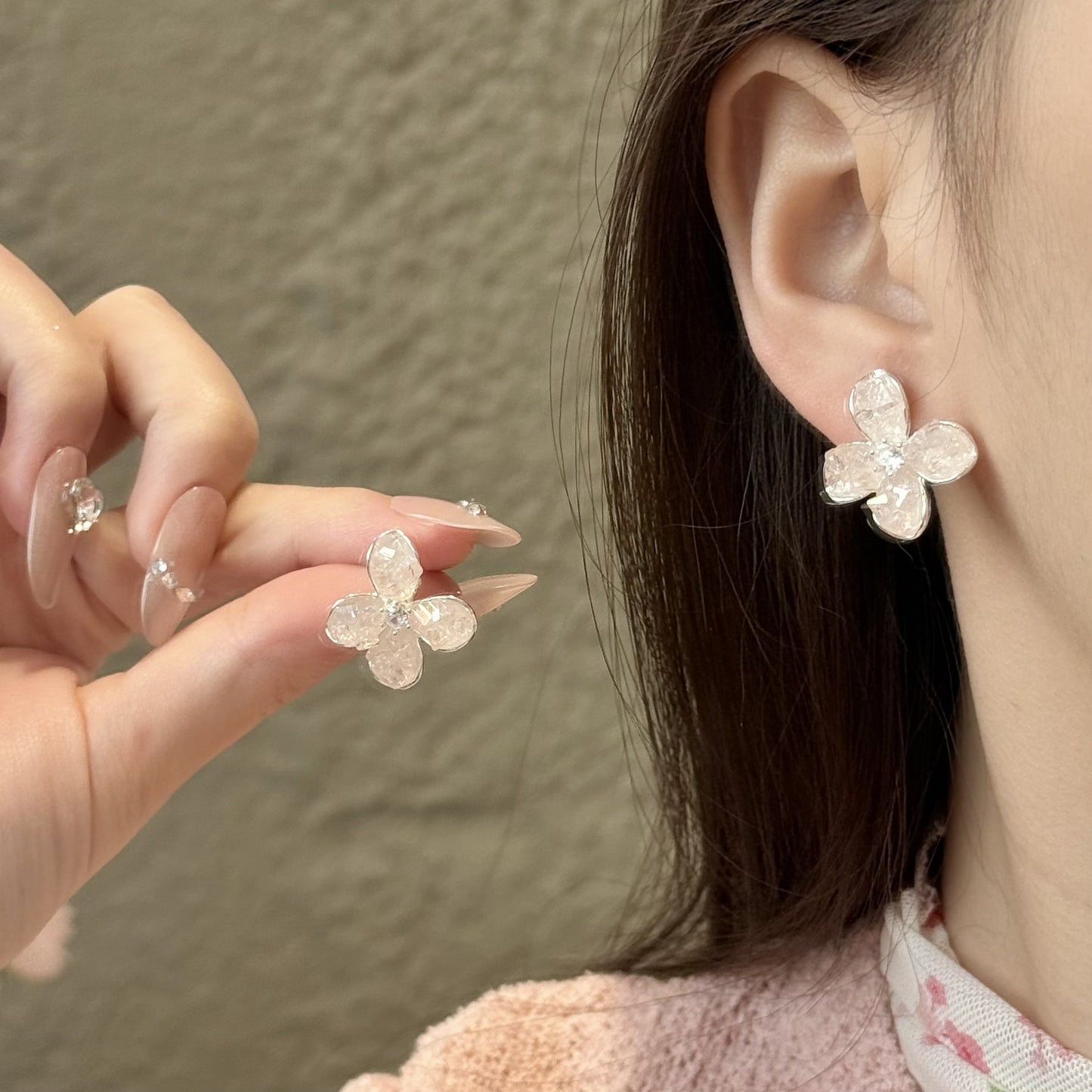 Women's Summer Sweet Pink Crystal Four-leaf Flower Design High-grade Light Luxury Rings