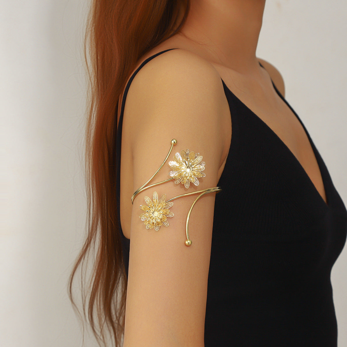 High-grade High Profile Retro Golden Flower Opening Adjustable Lady Temperament Bracelet