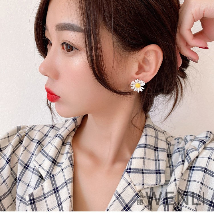 Cute Little Daisy Ear Temperament Live Streaming Stud Earrings