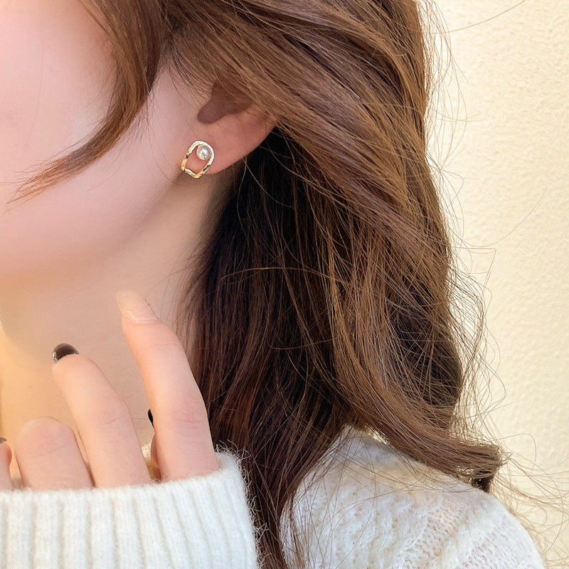 Women's Korean Style Metal Alloy Pearl High-grade Long Stall Light Stud Earrings
