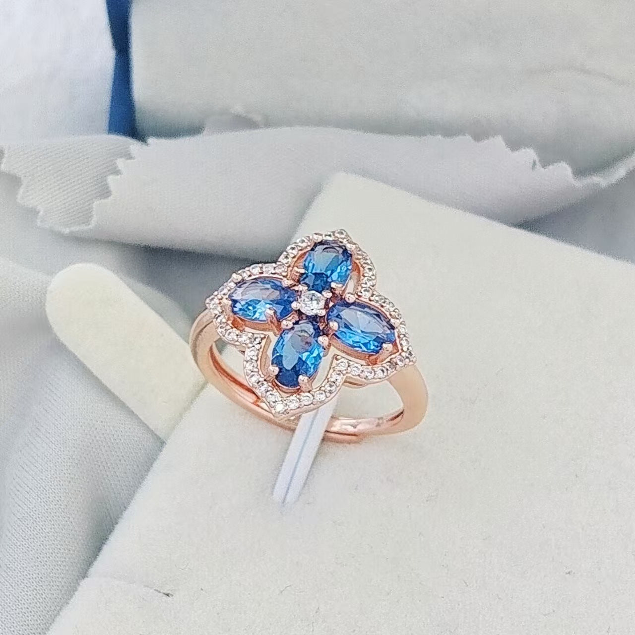 Electroplated Inlaid Red Corundum Blue Pointed Crystal Clover Jewelry Set