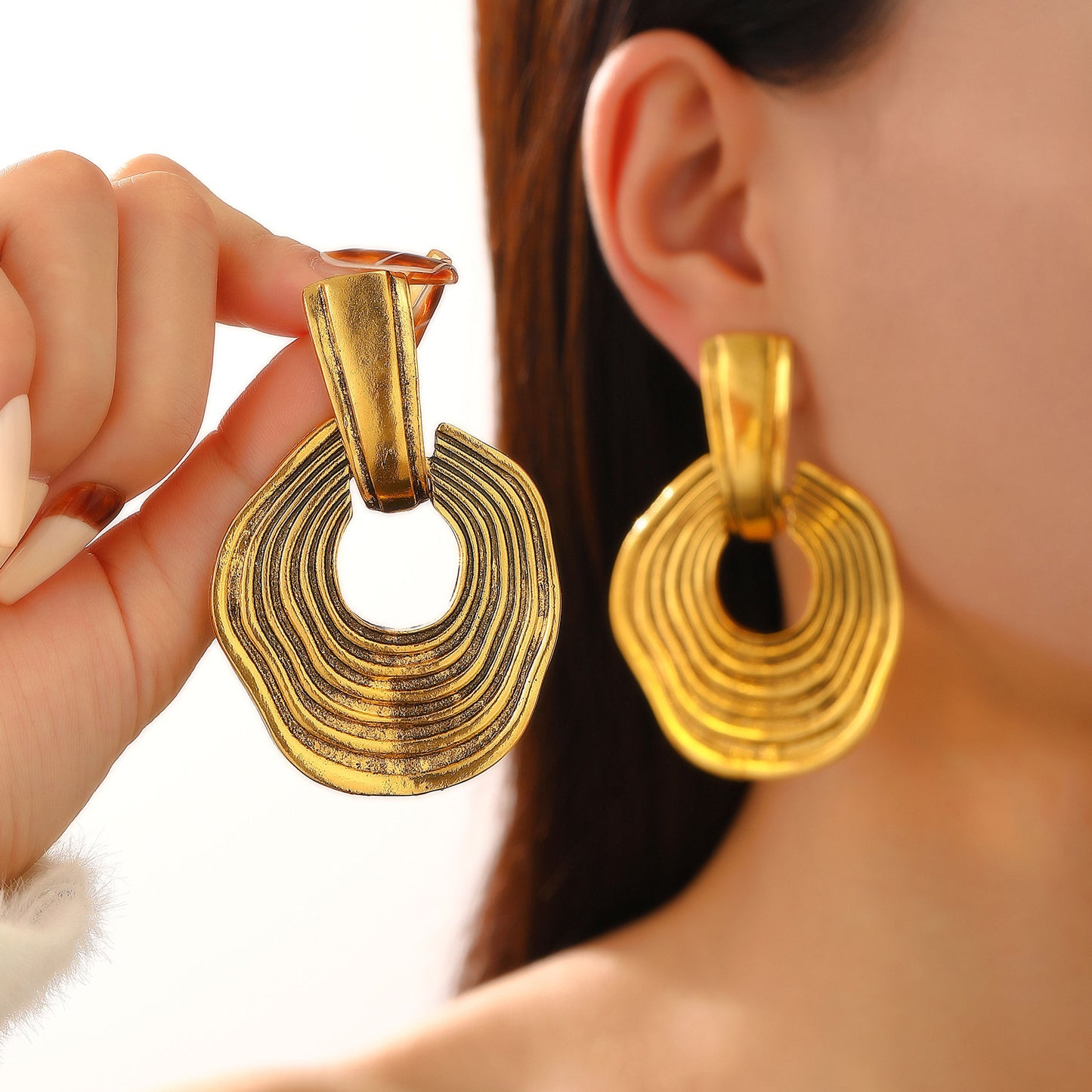 Women's Geometric Glossy Light Luxury High-grade Exaggerated Earrings