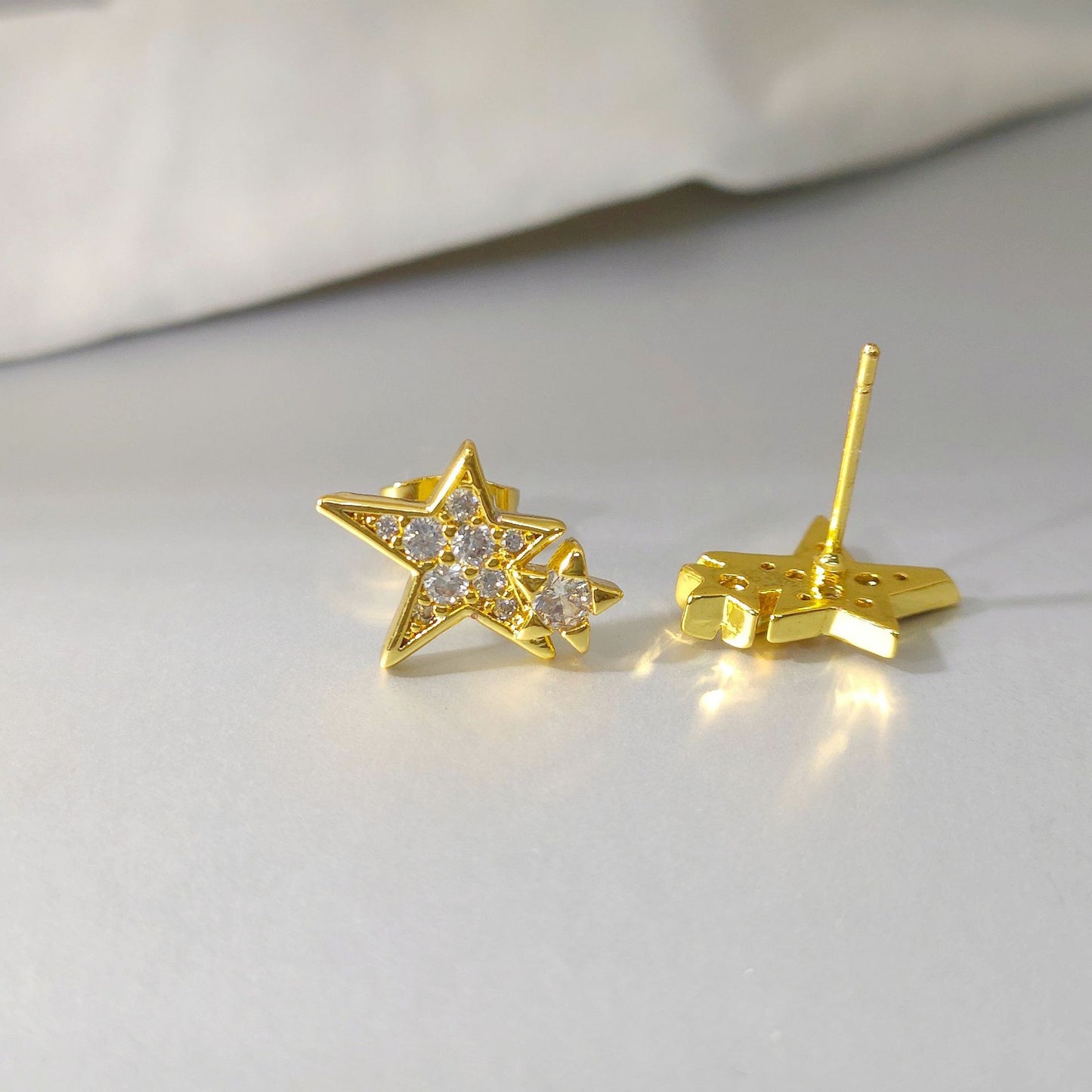 Gold-plated Zircon Niche High-grade Design Five-pointed Stud Earrings