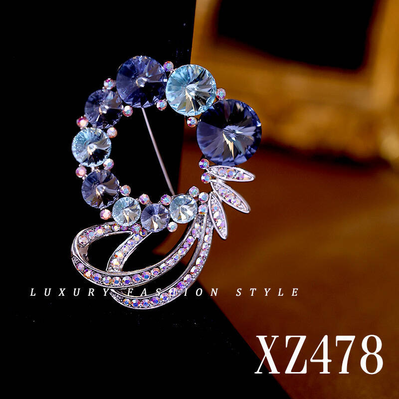Women's Golden Carp Brooch Exquisite Corsage Luxury Brooches