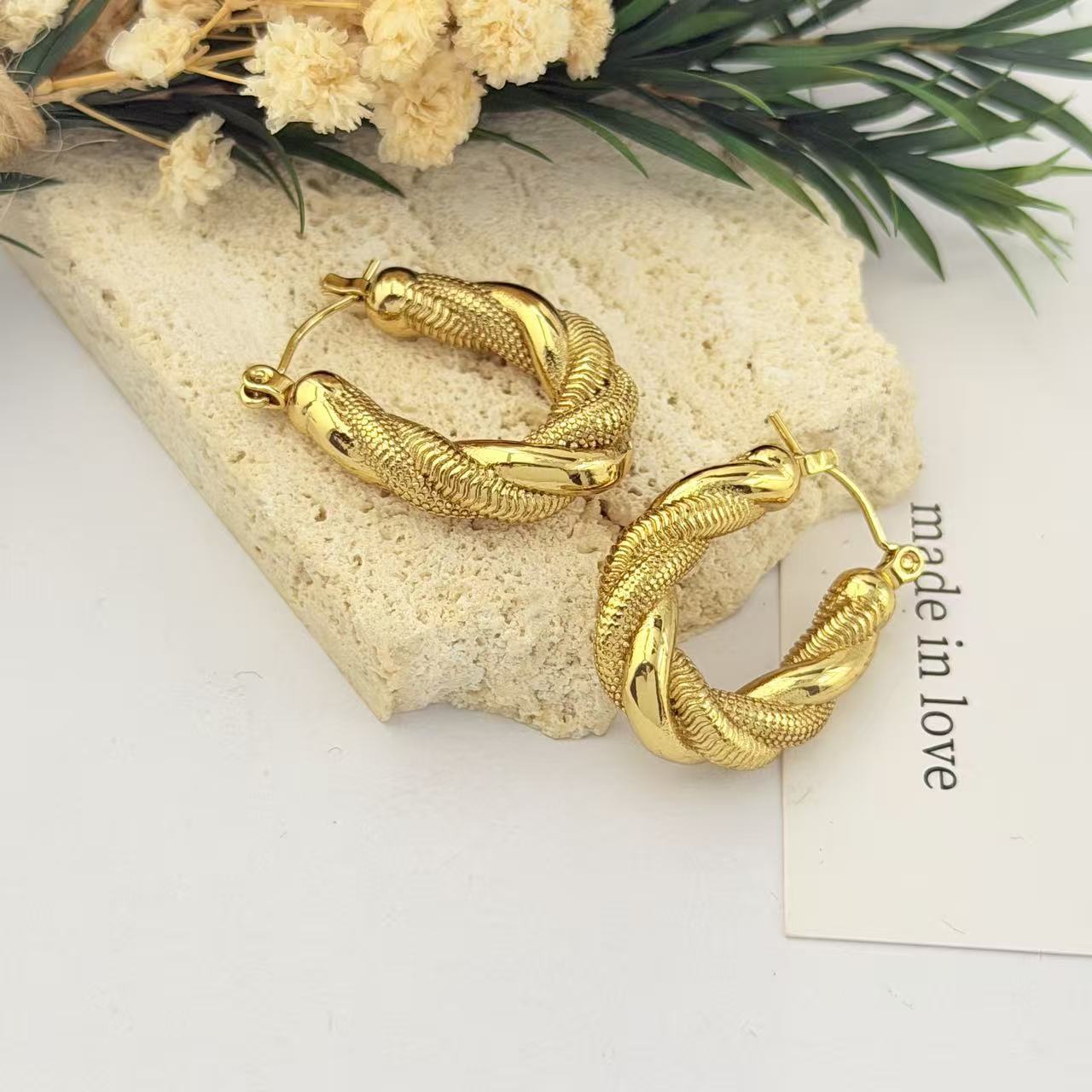 Twist Pleated Design Shaped Fashion Commuter Style Simple Versatile Elegant Earrings