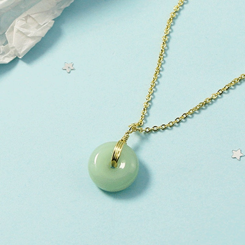 Women's Buckle Niche Design Retro Compact Clavicle Pendants
