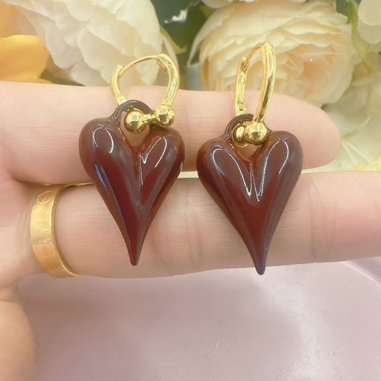 Women's Temperament Simple Red Clip Drip Glazed Love Heart High-grade Ear Buckle