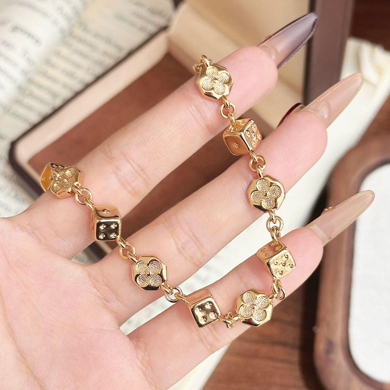Women's Personality Retro Dice Four-leaf Clover Fashion Simple High Sense Exquisite Bracelet