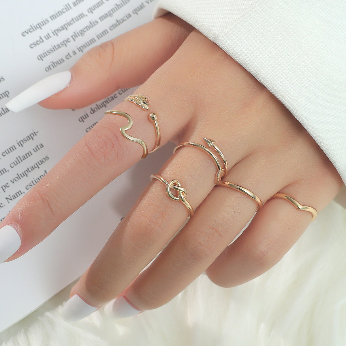 Women's Knuckle Suit Sets Love Heart-shaped Design Rings