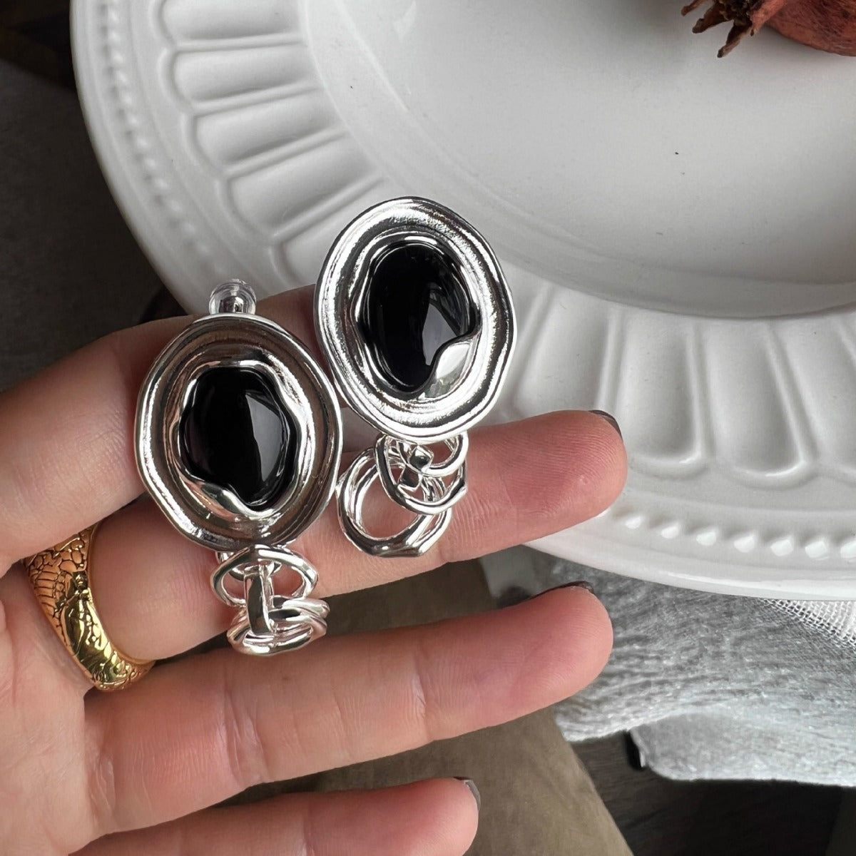 French Style Elegant High Sense Black Stud Earrings