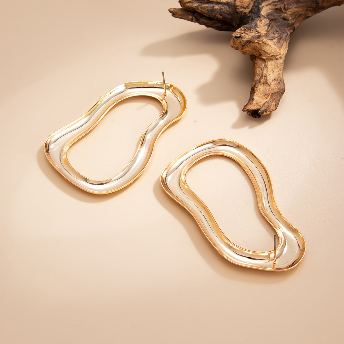 Women's Snake-shaped Twisted Long For Dignified Hollow Geometric Shaped Stud Earrings