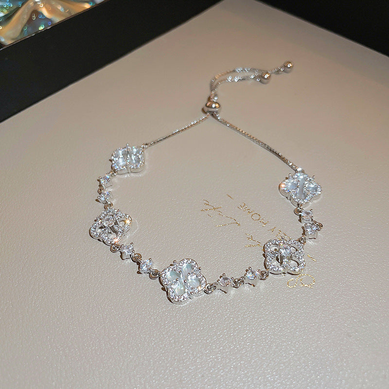 With Diamond Round Exquisite Fashion Retro Unique Design Light Luxury Bracelets