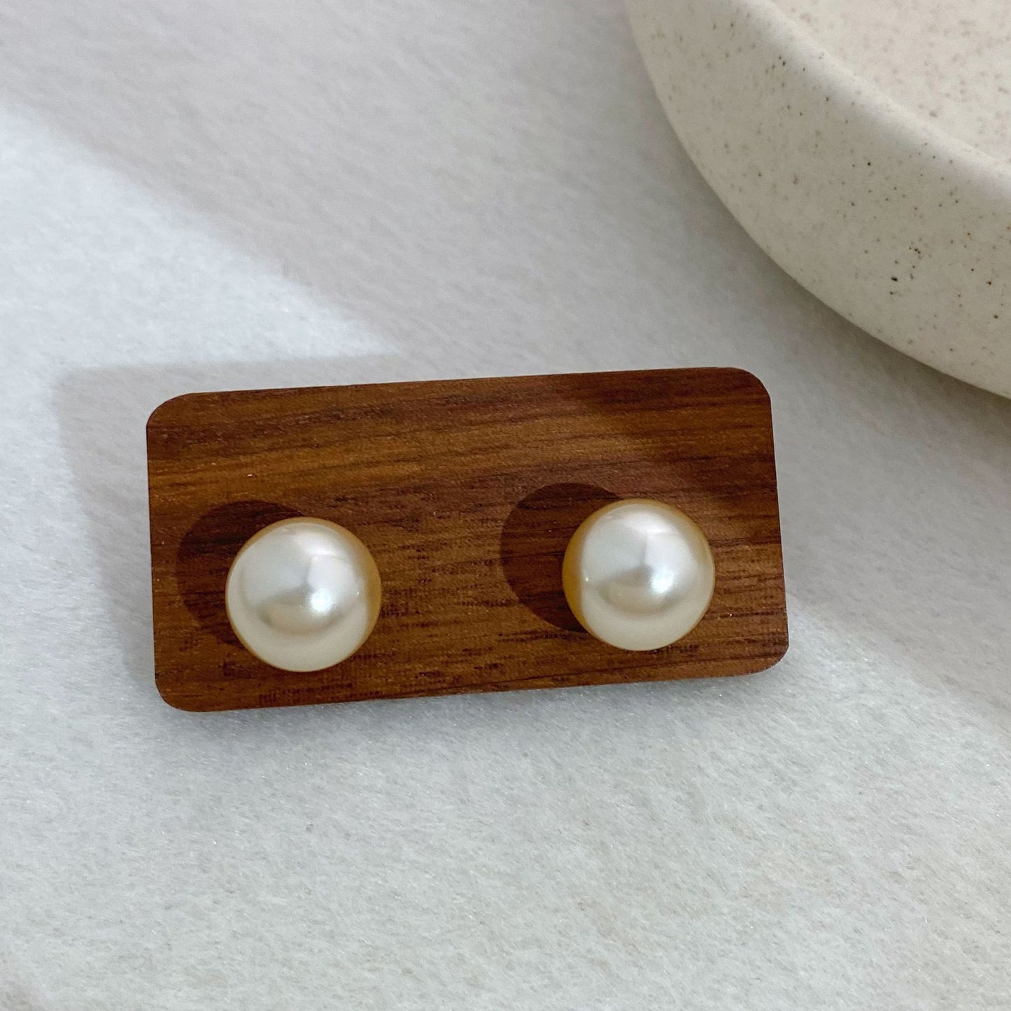 Women's French Glass Pearl Perfect Circle Strong Light For Trendy Luxury Stud Earrings