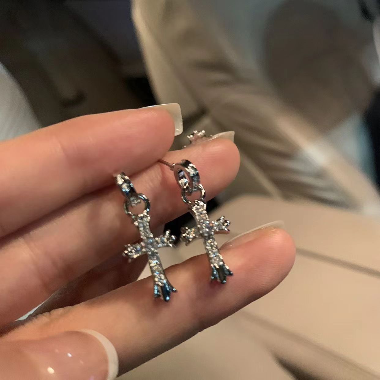 Eardrops Exquisite Niche Eye-catching Female Korean Style Stud Earrings