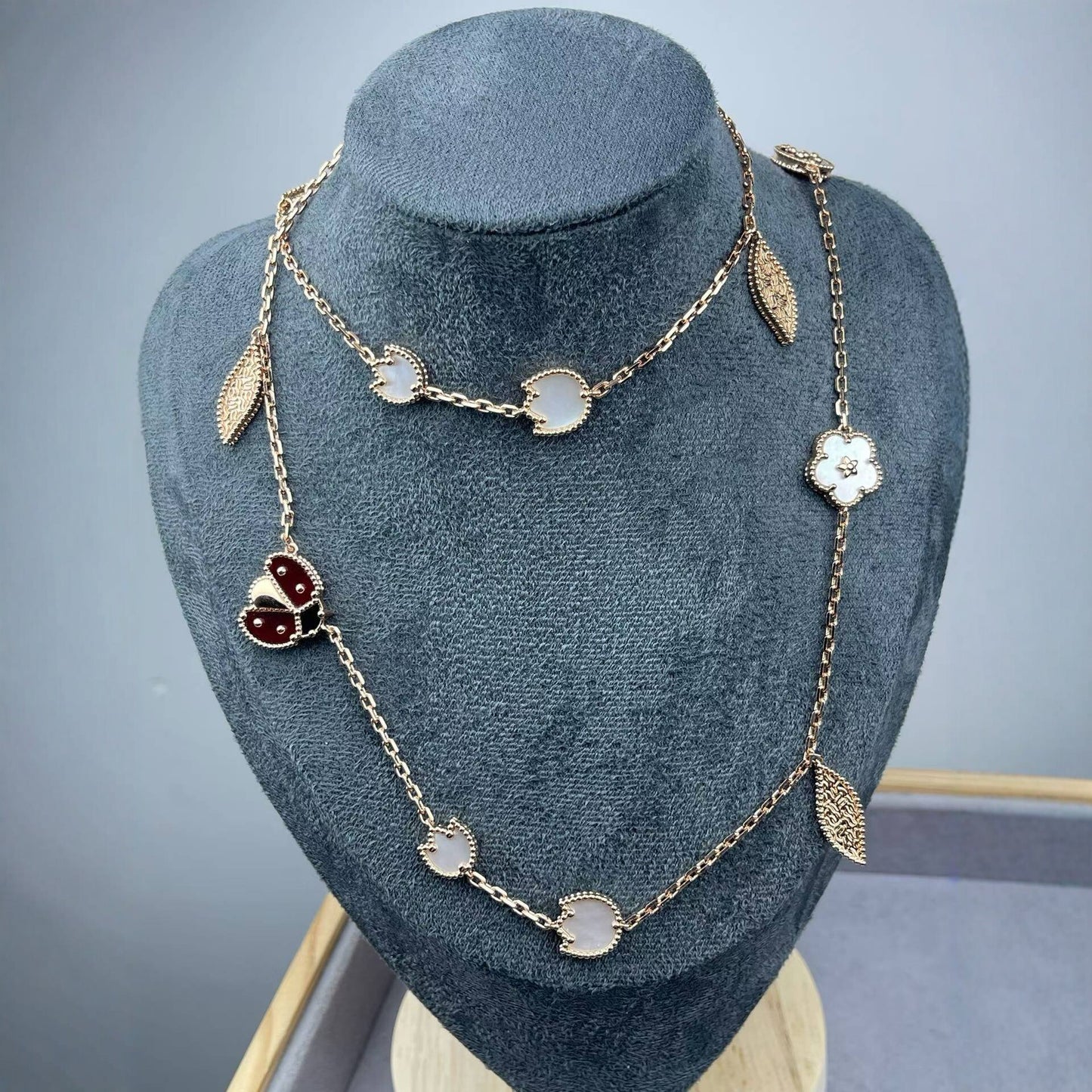 Women's Pork Belly Ladybug Light Luxury Fritillary Flower Fashion Necklace
