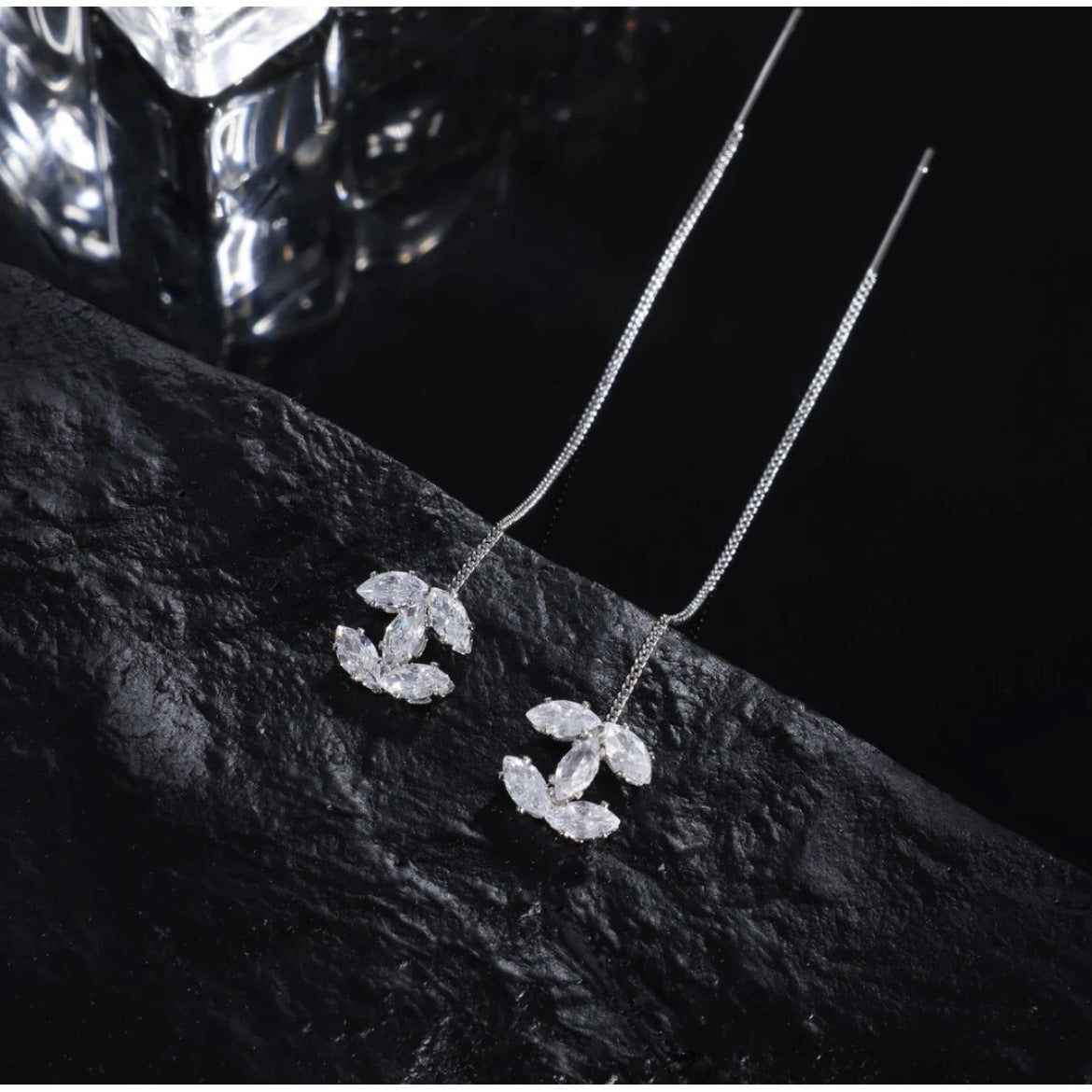 Micro Inlaid Zircon Exquisite Simplicity Classic Ear Line