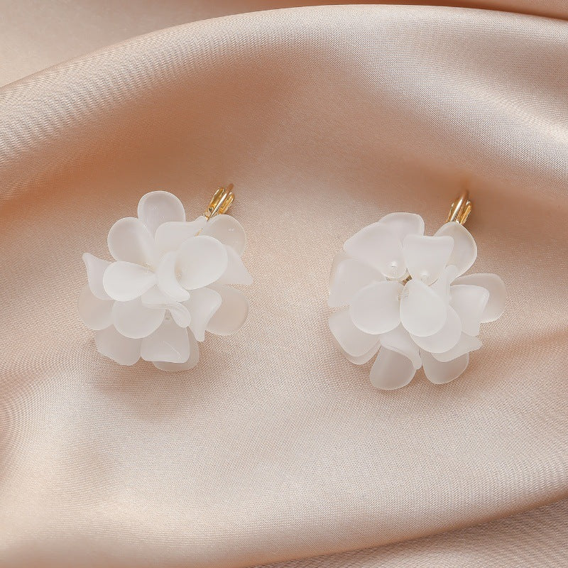 Style French Design Stringed Pearls Flower Cluster Korean Fashion Earrings