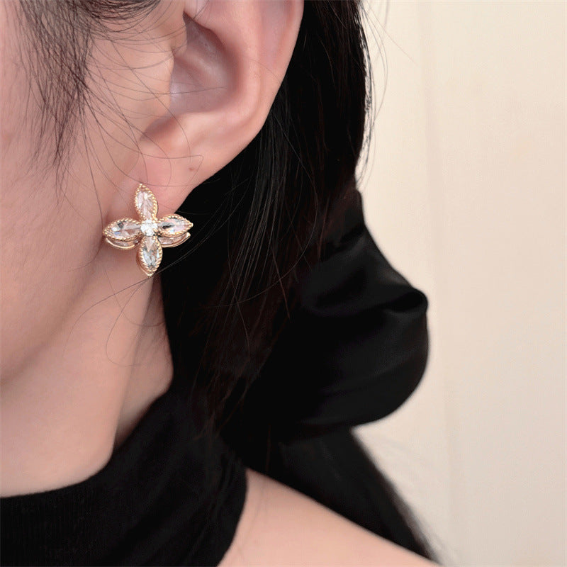 Niche Design Zircon Petals Clip Affordable Luxury Fashion High-grade Double-sided Earrings