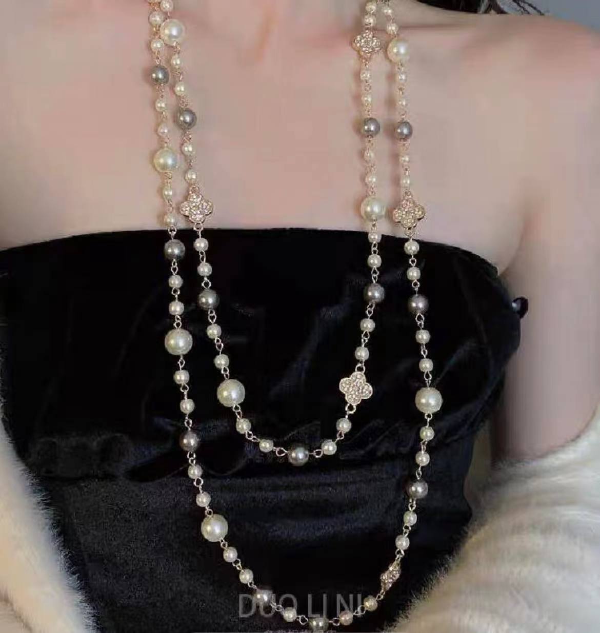 Women's White Pearl Elegant Long Gentle High-grade Necklaces