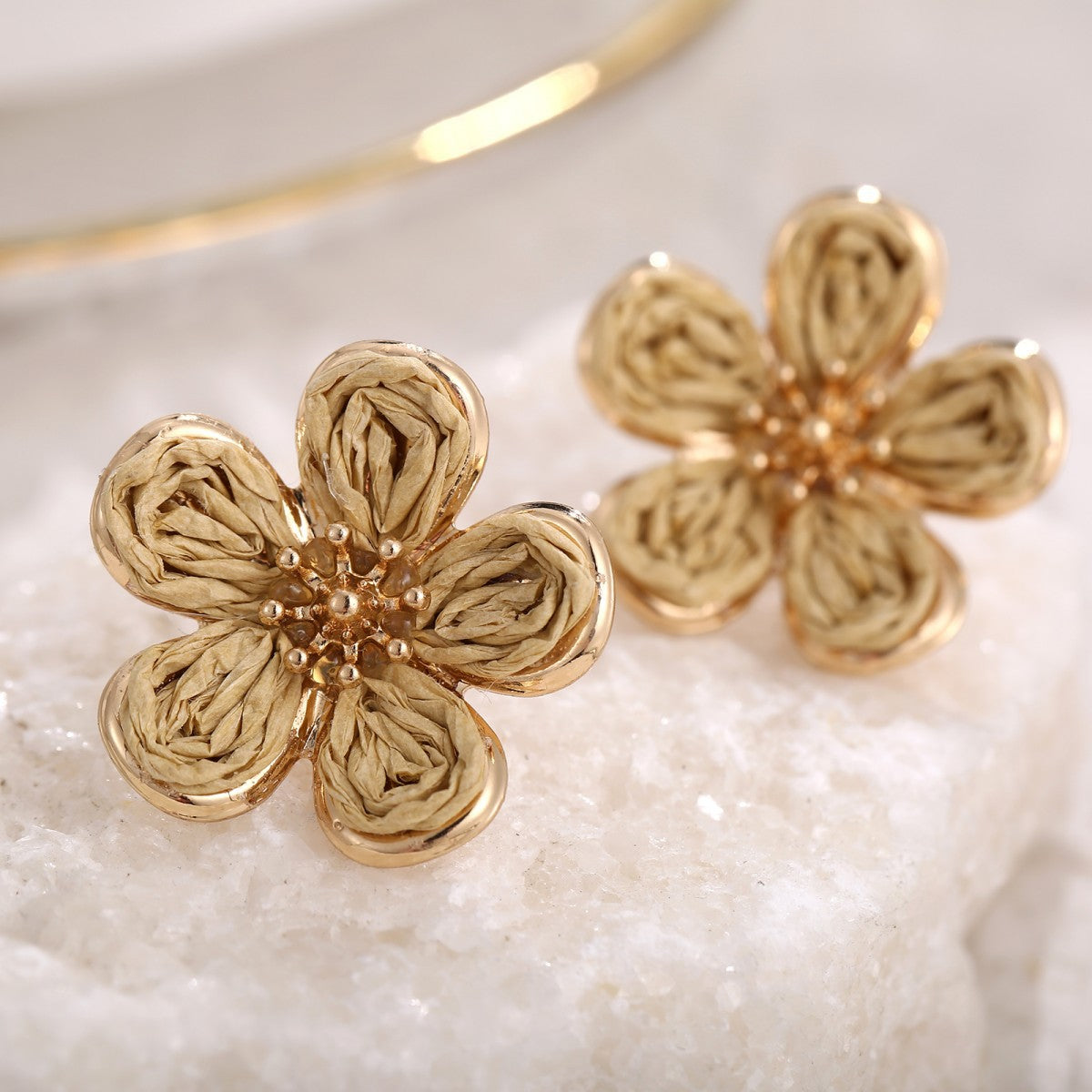 Raffia Flower Small Fashion Hand-woven Simple Earrings