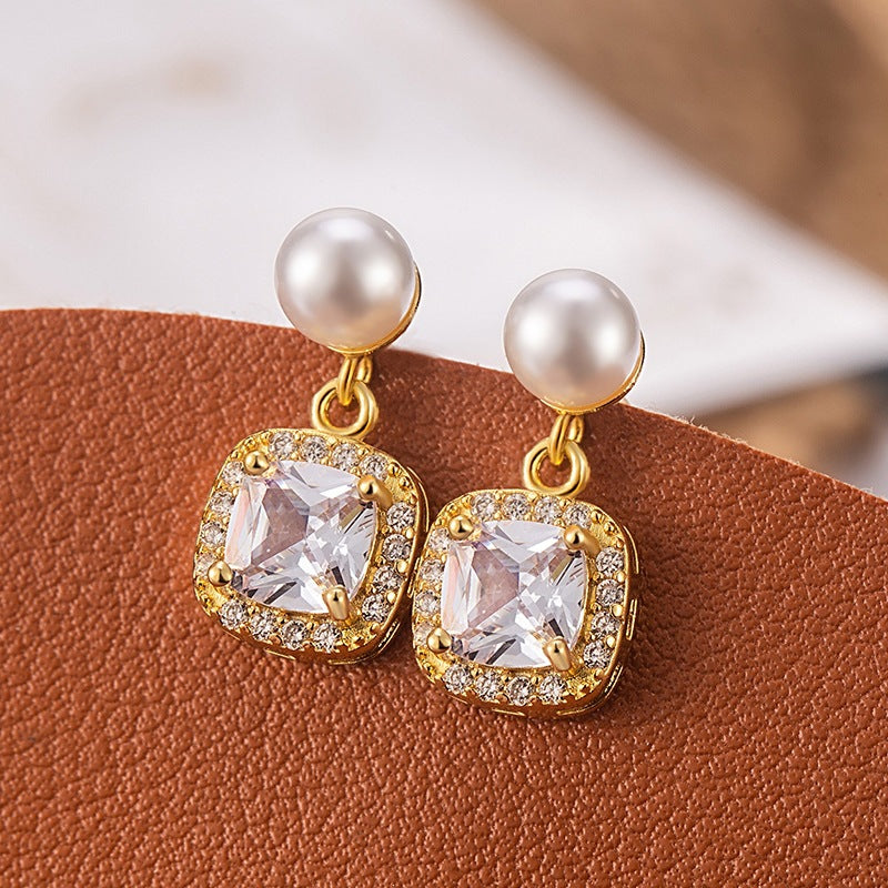 Zircon Pearl Female Graceful Light Luxury Stud Earrings