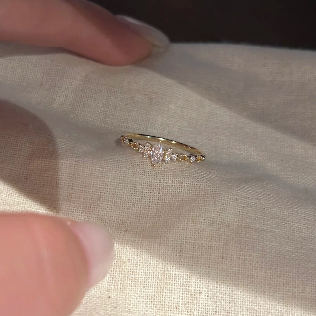 Women's Antique Style Flashing Pony Eye Fine Ring