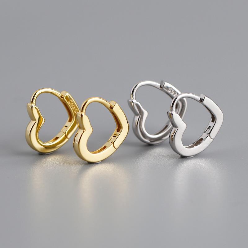 Golden Light Luxury Fashion Heart-shaped Small Ear Buckle