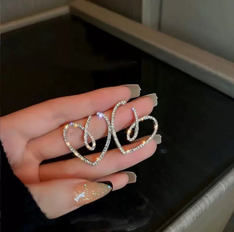 Personalized Exaggerated Sier Heart-shaped Full Of Diamond Light Stud Earrings