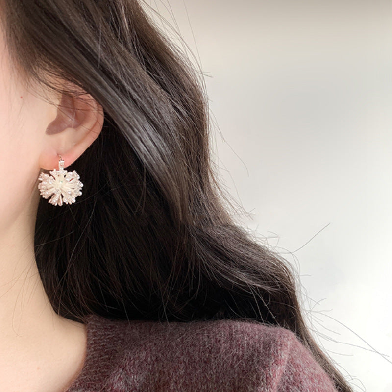 Women's White Pearl Fireworks Metal Beads Clip Mild Luxury Earrings