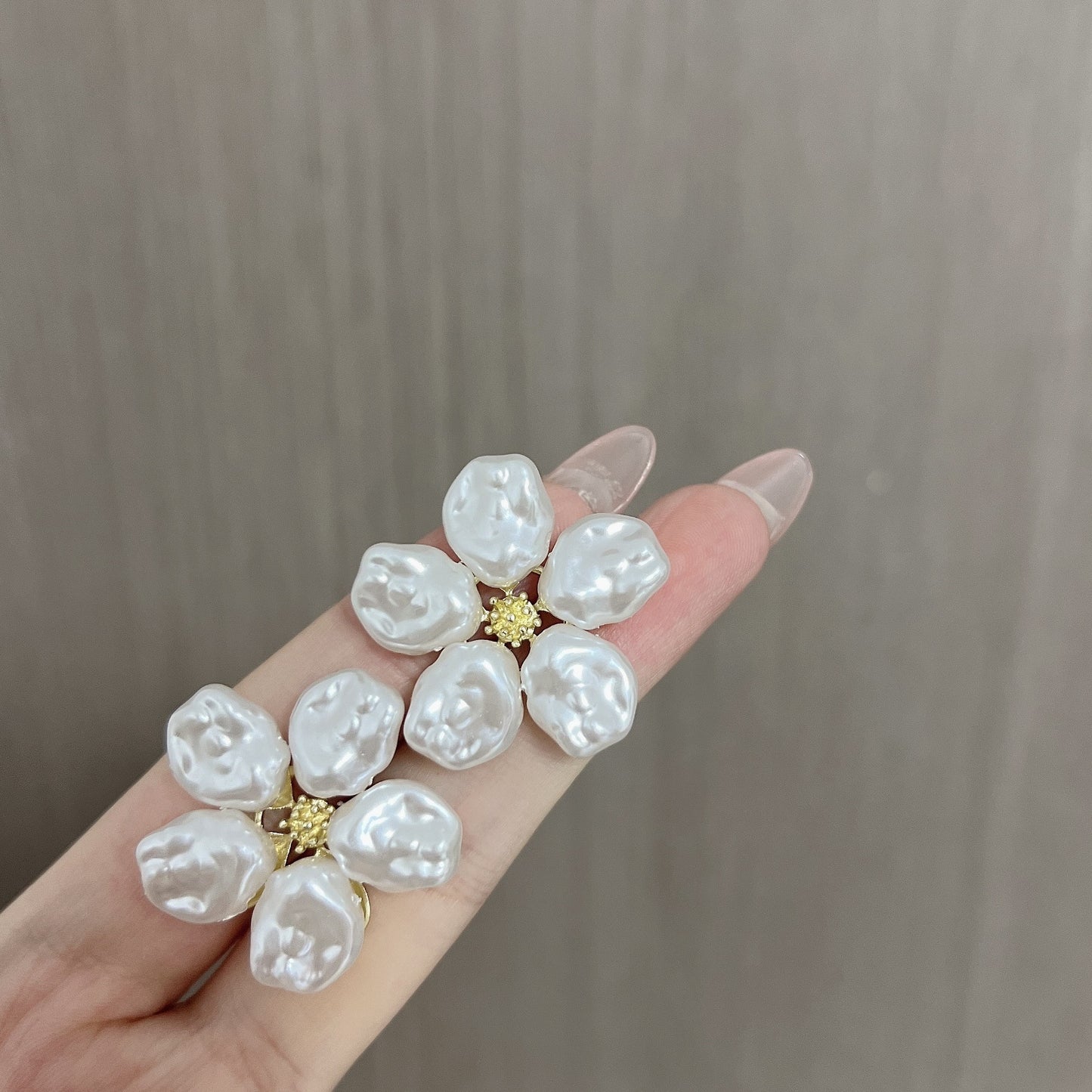 Women's Fairy Baroque Flower Pearl Fashion Gentle Earrings