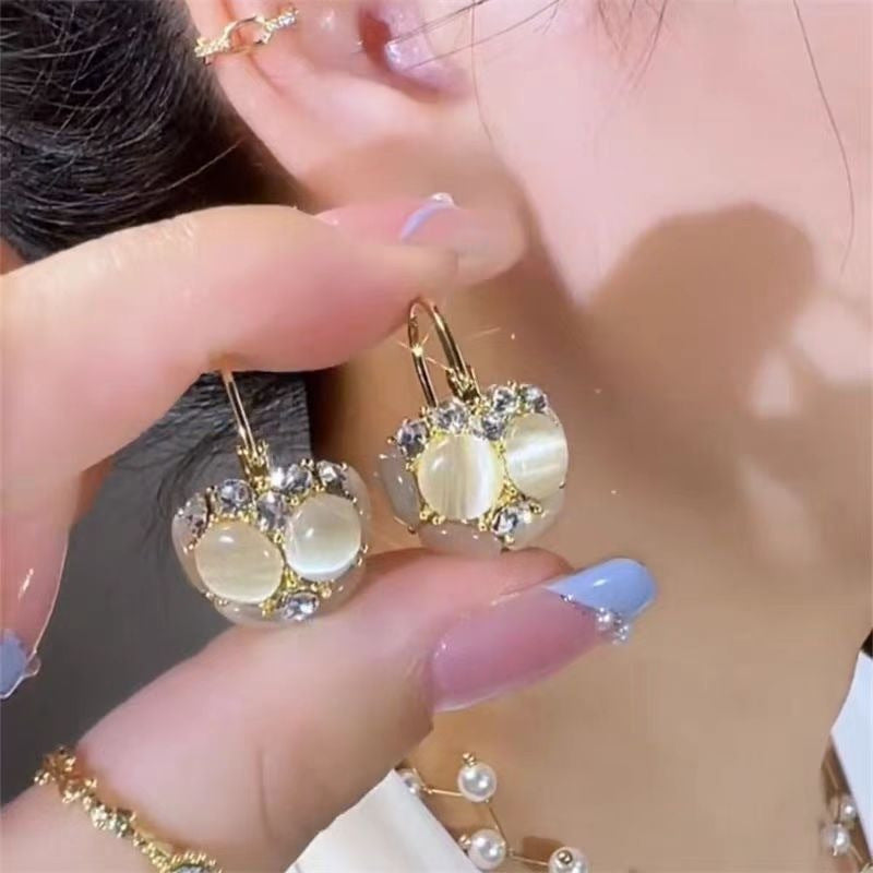 Light Luxury Clover Niche High Sense Tassel Stud Earrings