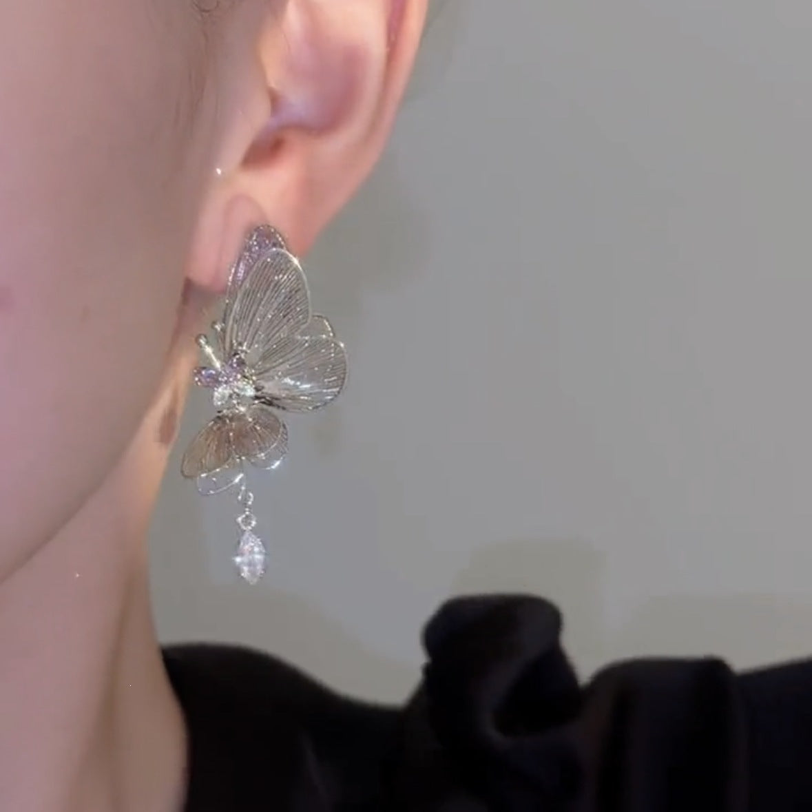 French Retro Hollow Tassel Light Luxury Luminous Sense Three-dimensional Wings Earrings