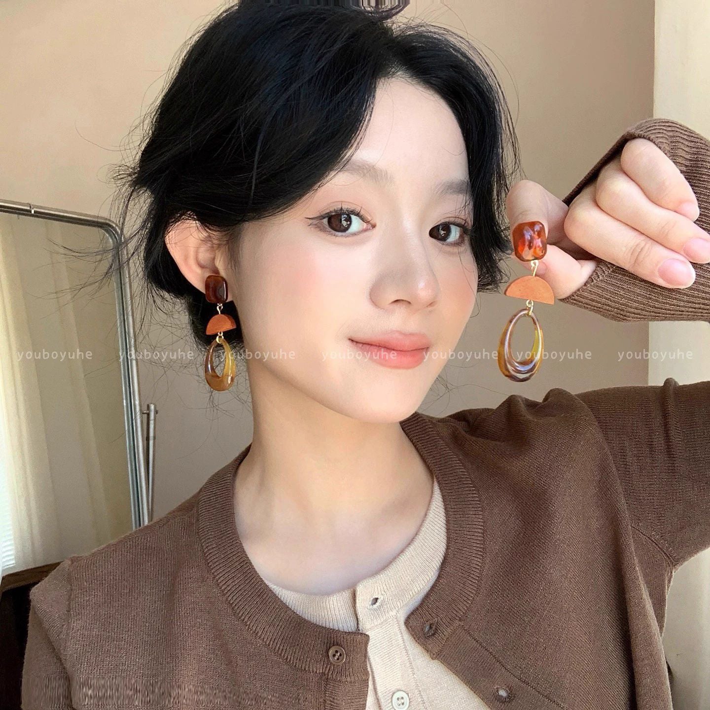 Women's Retro Coffee Color Style Light Luxury Temperament High Sense Stud Earrings