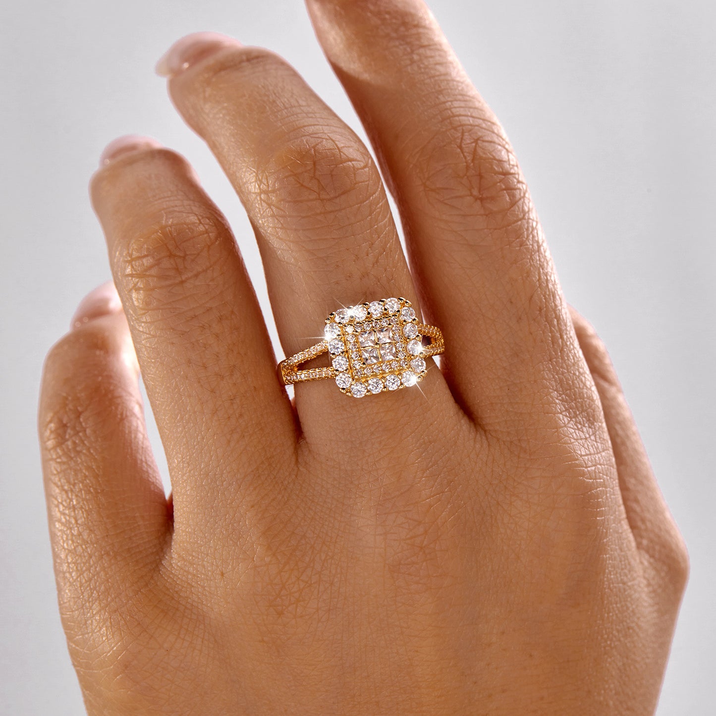 Women's Retro Elegant Copper Inlaid Zirconium High-grade Light Luxury Palace Style Ring