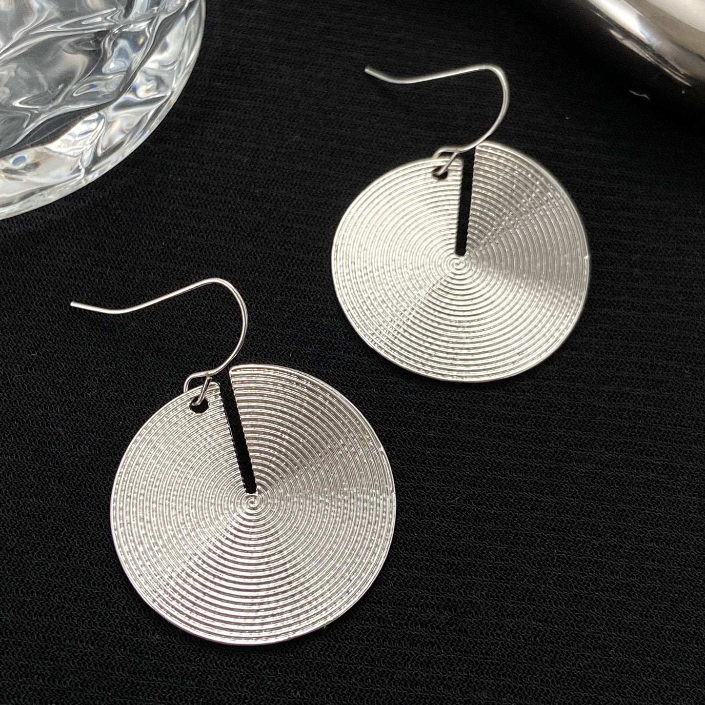 Women's Geometric Glossy Light Luxury High-grade Exaggerated Earrings