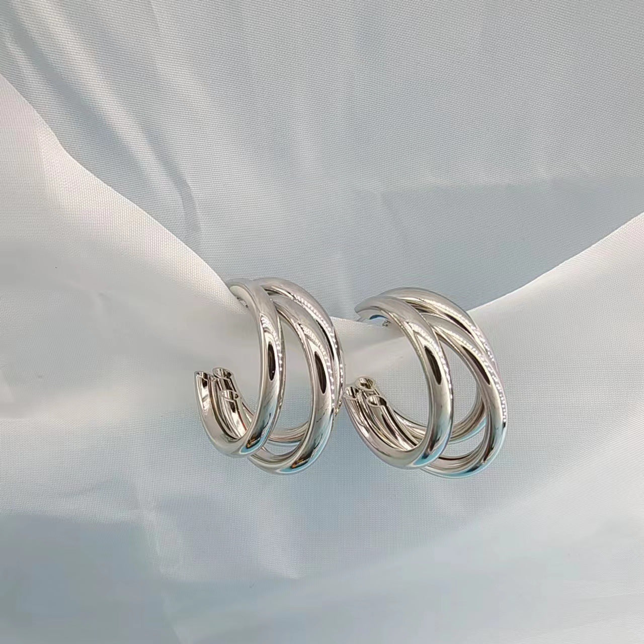 Fashion Simple Metal Three Fashionable Temperament Ear Line