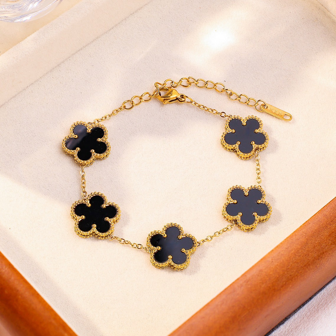 Five-leaf Flower Gold Plated Double-sided Fritillary Parthenocissus Grass Fashion Bracelets
