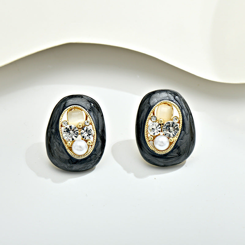 Women's Pearl Delicate Oval Fashion Design High-grade Light Stud Earrings