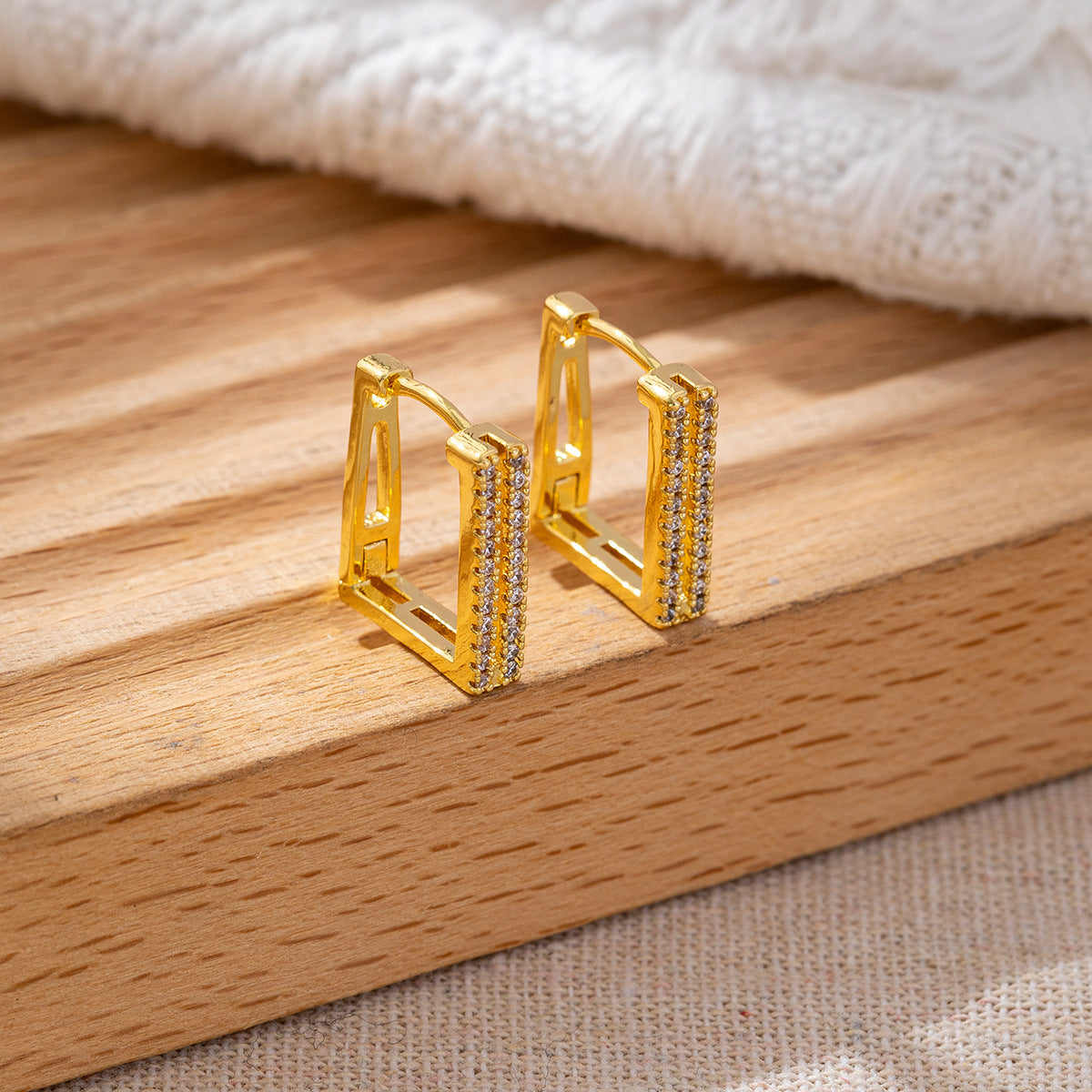 Classic Style Gold-plated Clover Clip High-grade Zircon Ear Buckle