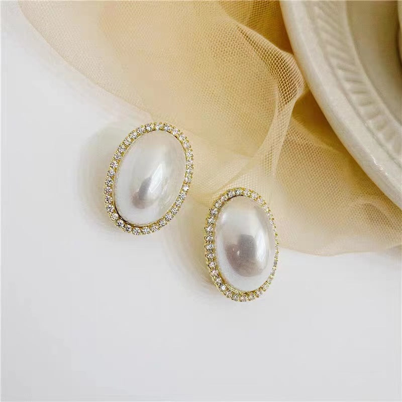 Women's Elegant Delicate Pearl Fashionable Niche Temperament Earrings