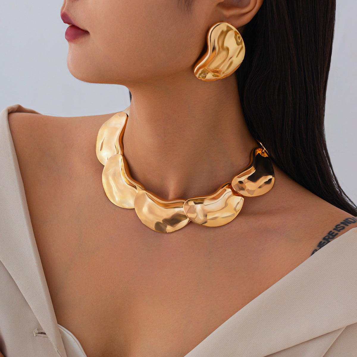 Women's Luxury Irregular Glossy Metal Sheet Fashionable Simple Necklace