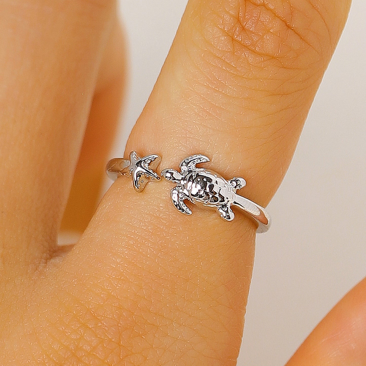 Turtle Starfish Open Female Creative Index Ring