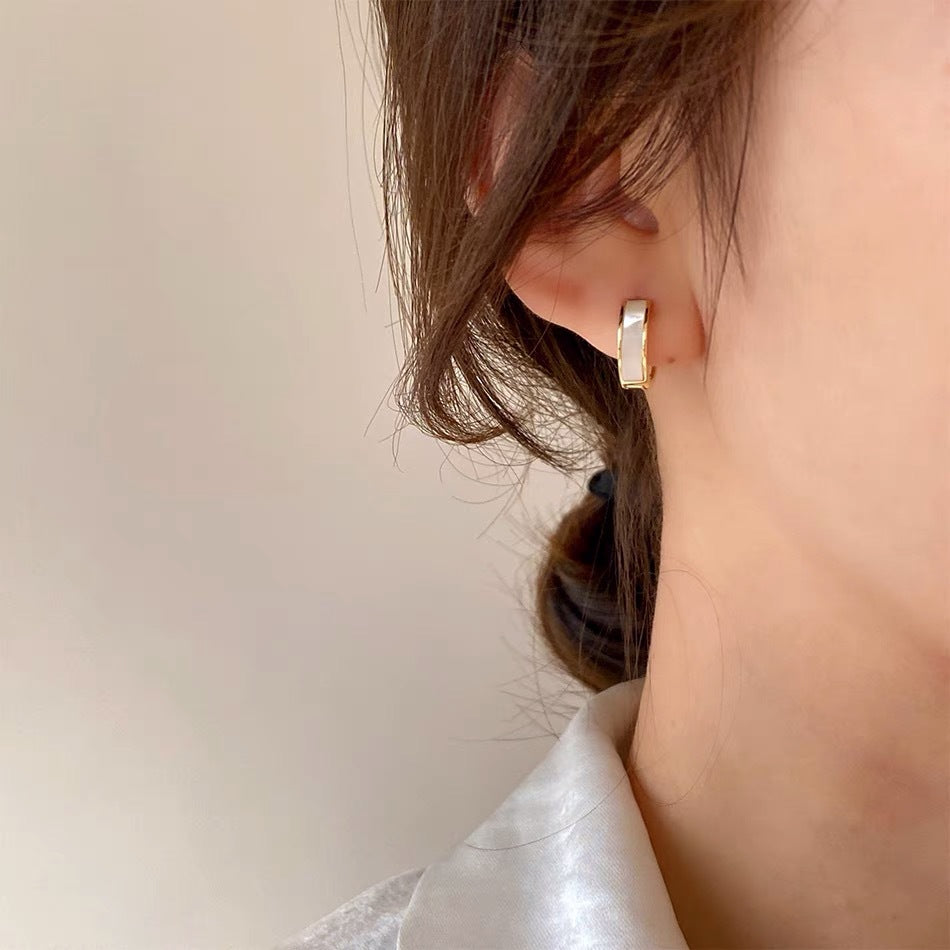 Women's Fritillary Circle Ear Clip Exquisite Refined Grace Small Earrings